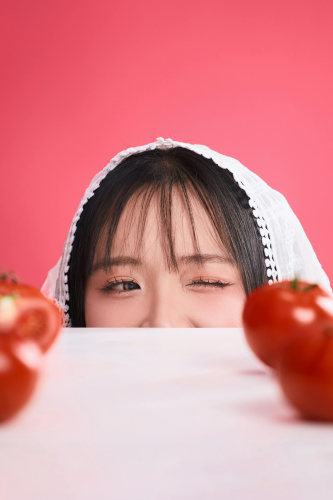 Con gái, girl, chân dung, studio, chụp ảnh studio, cà chua, tomato, Việt Nam - Khánh LP 5