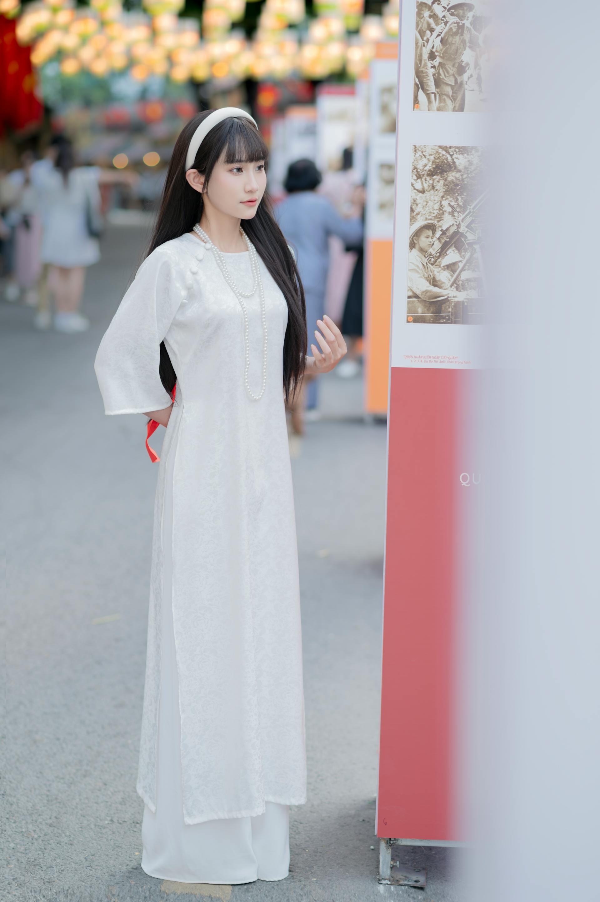Ái dài, con gái, girl, lá cờ Viêt Nam, nón lá, truyền thống, tết, xuân, spring, Việt Nam, Hà Nội, Phố cổ - lVu image 14