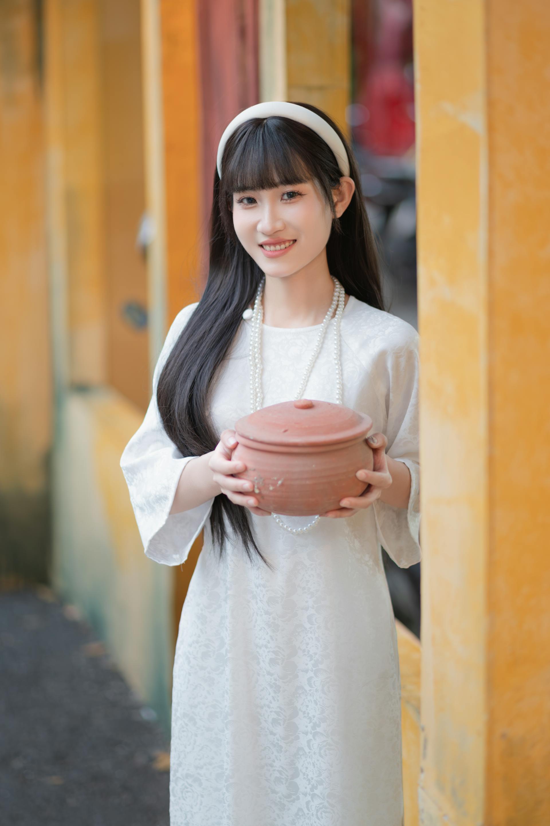 Ái dài, con gái, girl, lá cờ Viêt Nam, nón lá, truyền thống, tết, xuân, spring, Việt Nam, Hà Nội, Phố cổ - lVu image 1