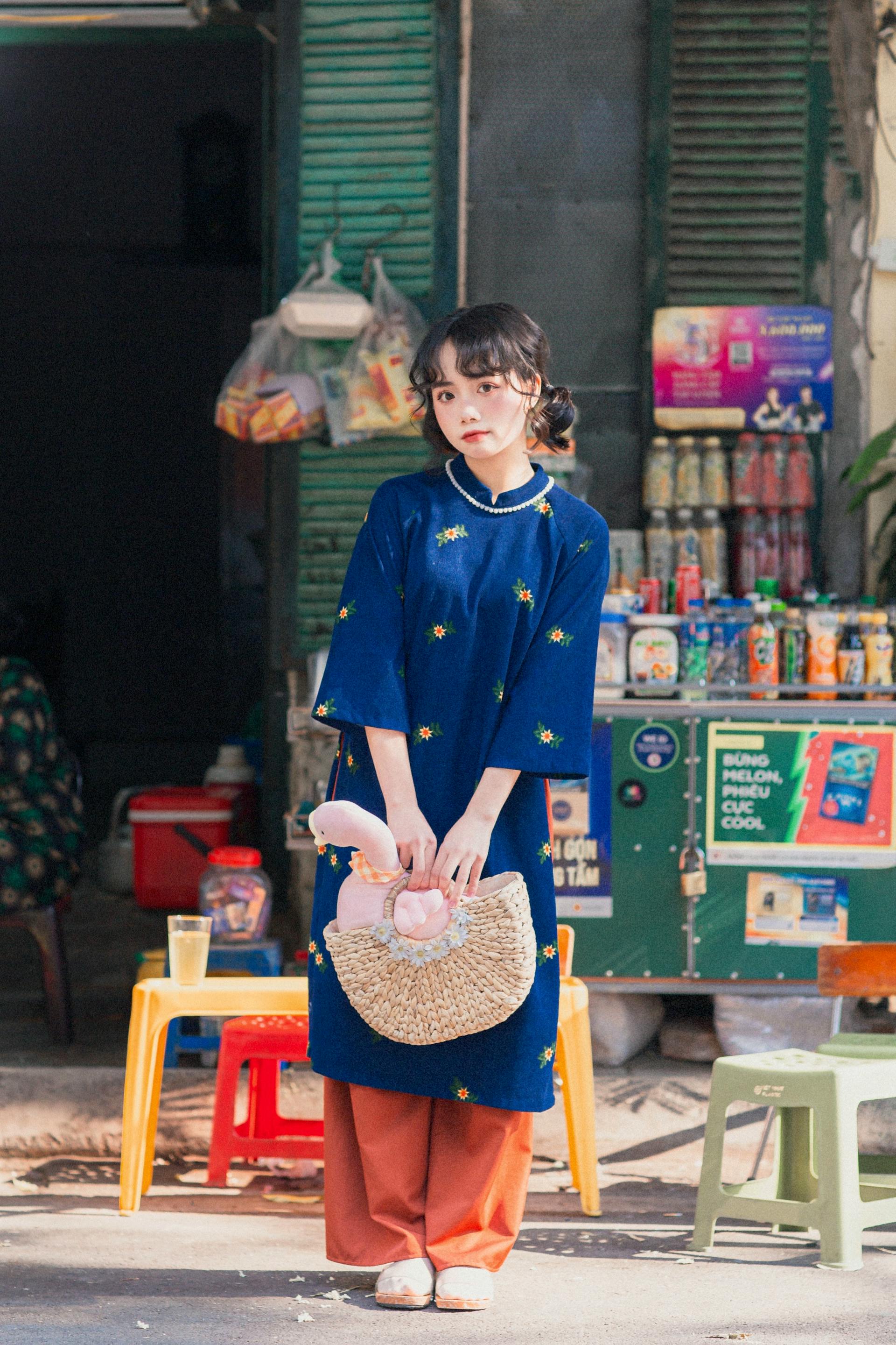 Áo dài, áo dài Việt Nam, áo dài màu xanh dương, con gái, girl, truyền thống, tết, xuân, spring, Việt Nam - Mai Anh 5