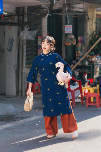 Áo dài, áo dài Việt Nam, áo dài màu xanh dương, con gái, girl, truyền thống, tết, xuân, spring, Việt Nam - Mai Anh 3