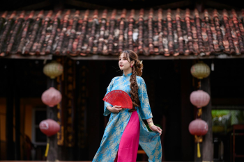 Áo dài, áo dài Việt Nam, áo dài màu xanh dương, con gái, girl, truyền thống, tết, xuân, spring, Việt Nam - MINH VO