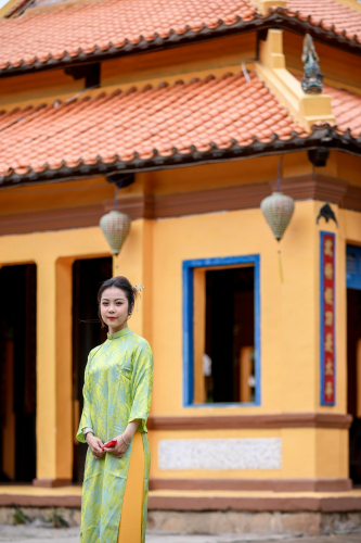 Áo dài, áo dài Việt Nam, áo dài màu xanh lá, con gái, girl, truyền thống, tết, xuân, spring, Việt Nam - MINH VO