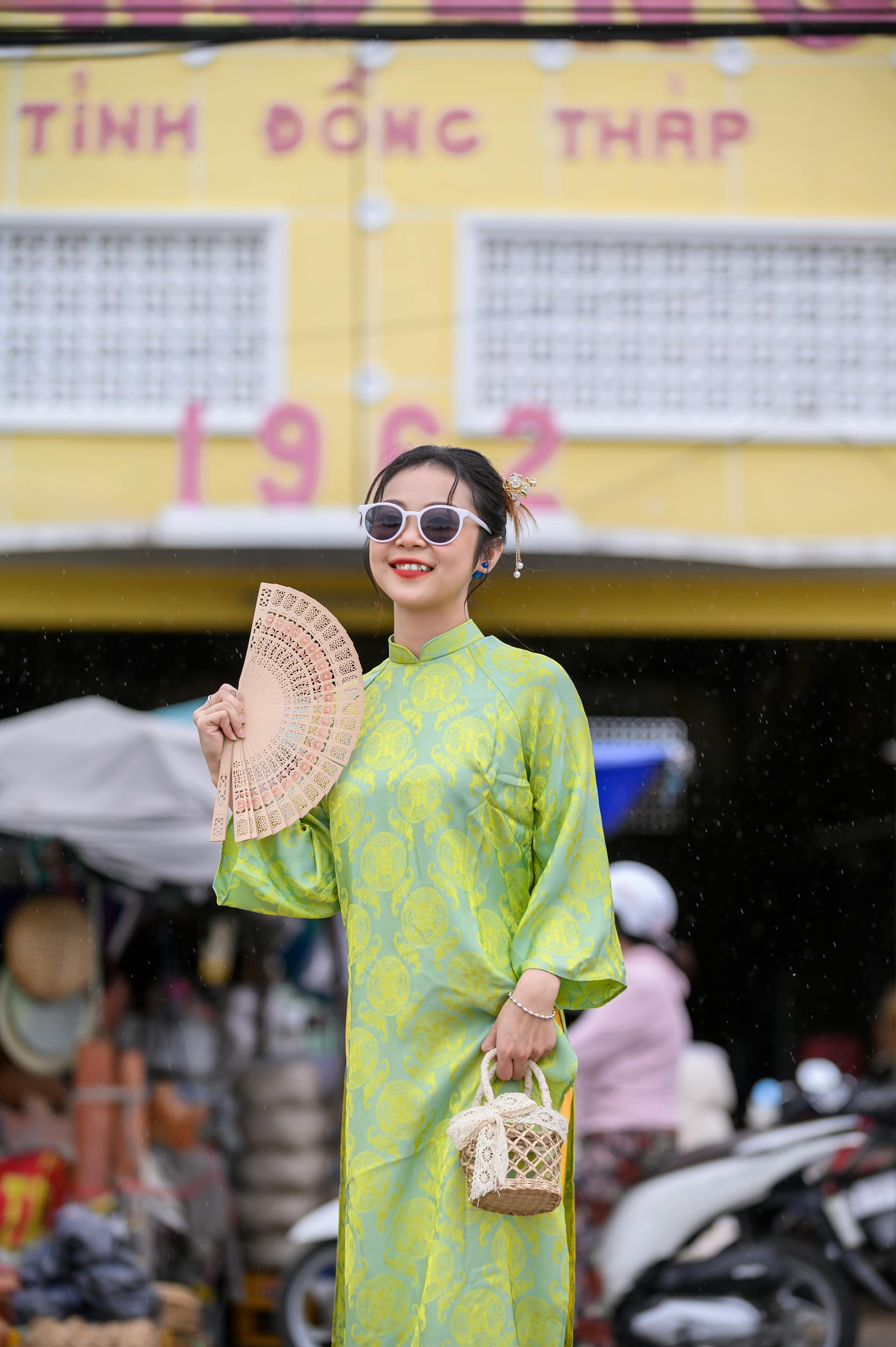 Áo dài, áo dài Việt Nam, áo dài màu xanh lá, con gái, girl, truyền thống, tết, xuân, spring, Việt Nam - MINH VO
