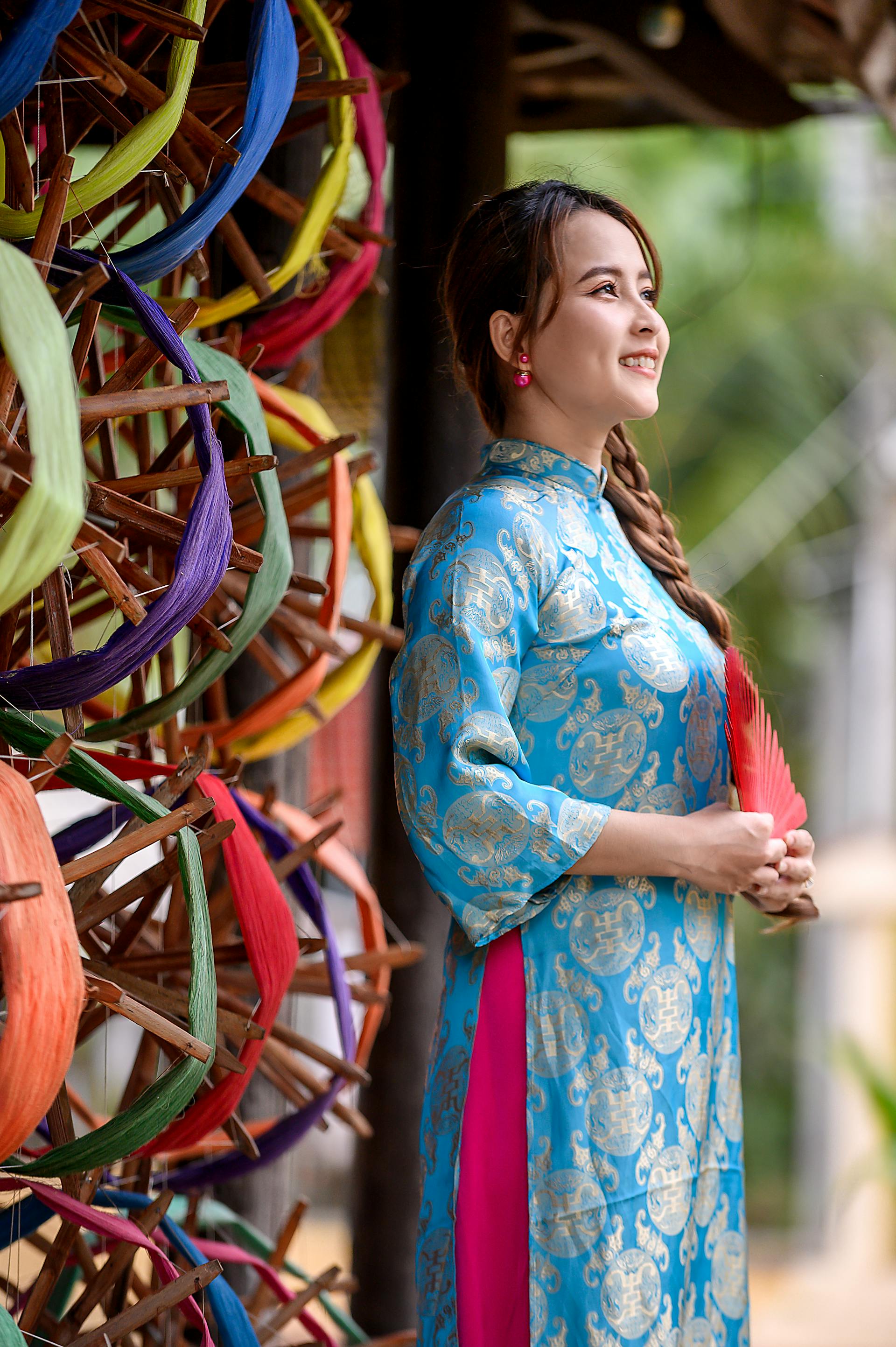 Áo dài, áo dài Việt Nam, áo dài màu xanh dương, con gái, girl, truyền thống, tết, xuân, spring, Việt Nam - MINH VO