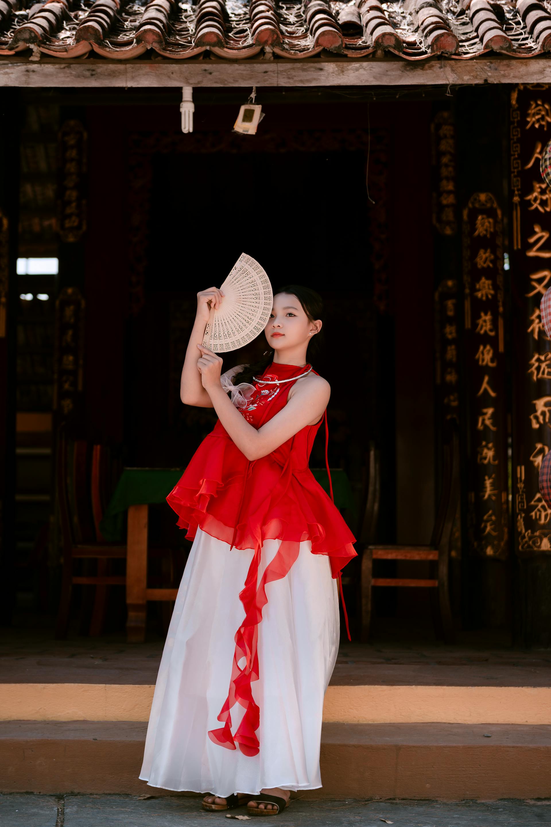 Áo tứ thân, chùa, đền, temple, con gái, girl, truyền thống, tết, xuân, spring, Việt Nam - MINH VO