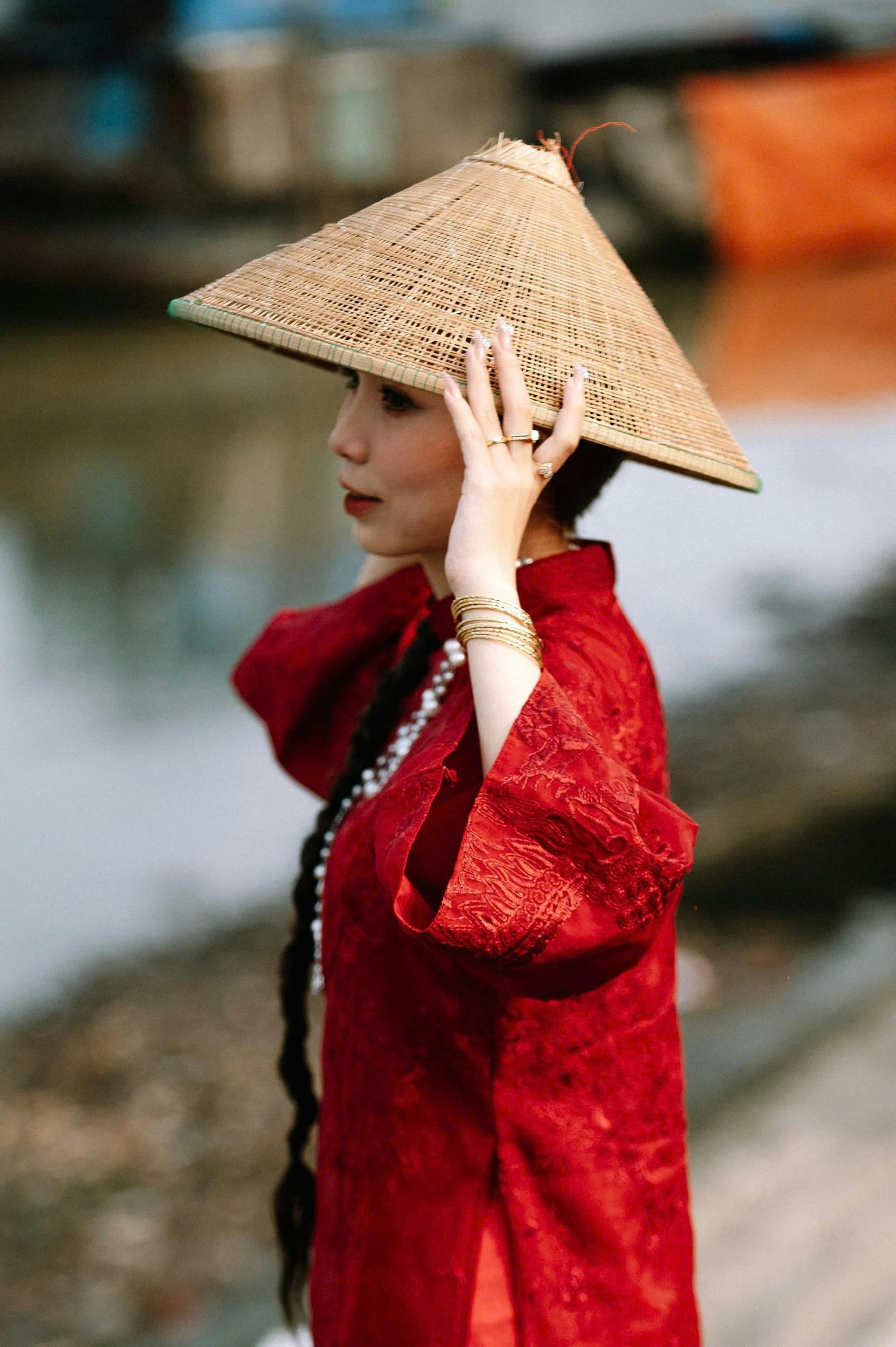 Áo dài, áo dài Việt Nam, áo dài màu đỏ, con gái, girl, truyền thống, tết, xuân, spring, Việt Nam - MINH VO