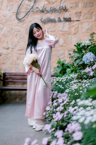 Áo dài hồng, áo dài, cô gái, con gái ôm hoa, hoa, flower, girl - Nguyễn Tiến Thịnh 1