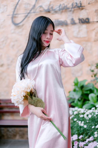 Áo dài hồng, áo dài, cô gái, con gái ôm hoa, hoa, flower, girl - Nguyễn Tiến Thịnh