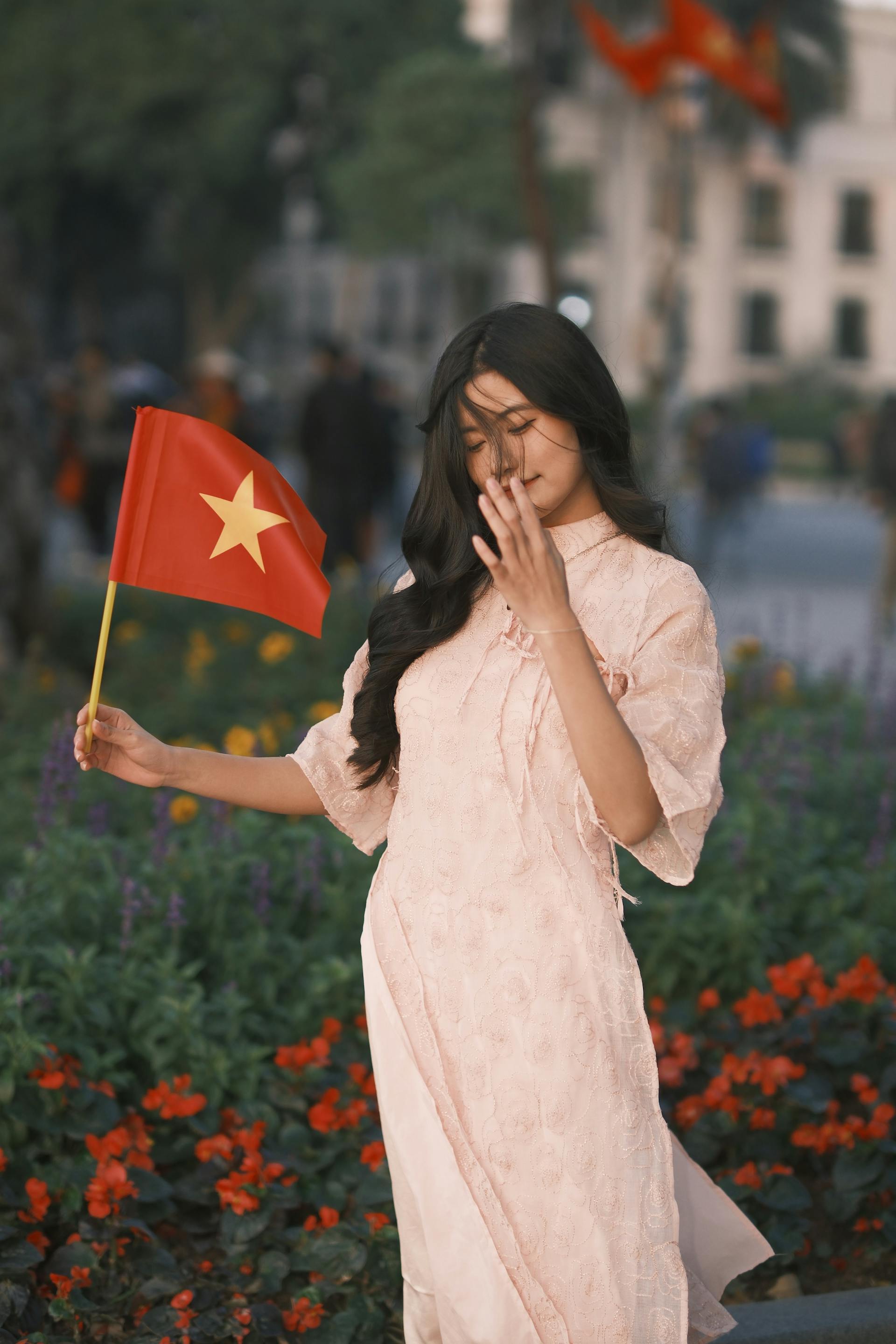 Áo dài, lá cờ Việt Nam, lá cờ, cờ đỏ sao vàng, flag, con gái, girl, Việt Nam - TBD Tuyên