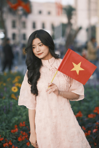 Áo dài, lá cờ Việt Nam, lá cờ, cờ đỏ sao vàng, flag, con gái, girl, Việt Nam - TBD Tuyên 1