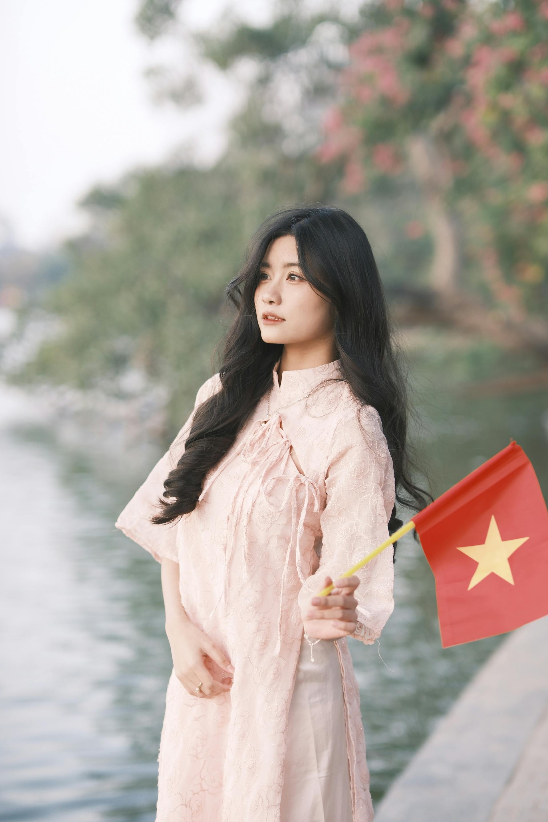 Áo dài, lá cờ Việt Nam, lá cờ, cờ đỏ sao vàng, flag, con gái, girl, Việt Nam - TBD Tuyên 2