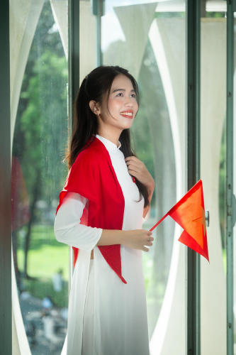 Dinh độc lập, con gái, girl, Thành phố Hồ Chí Minh, cờ đỏ sao vàng, flag, Việt Nam - Thien Phuoc Phuong