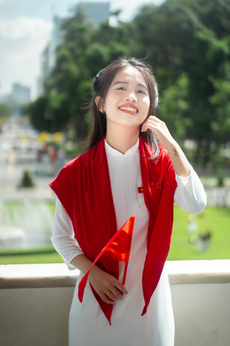 Dinh độc lập, con gái, girl, Thành phố Hồ Chí Minh, cờ đỏ sao vàng, flag, Việt Nam - Thien Phuoc Phuong