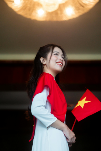 Dinh độc lập, con gái, girl, Thành phố Hồ Chí Minh, cờ đỏ sao vàng, flag, Việt Nam - Thien Phuoc Phuong