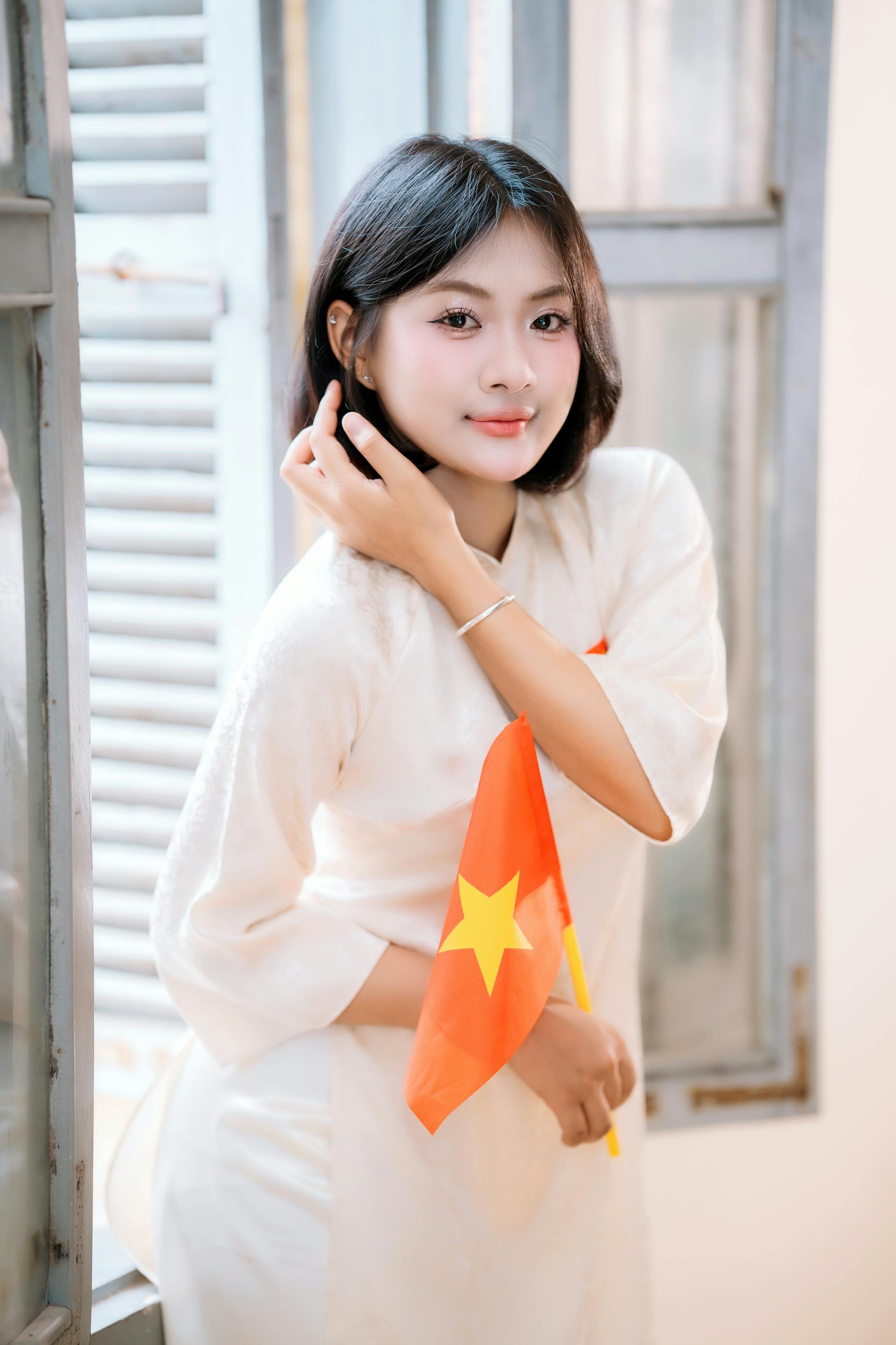 Áo dài, con gái, girl, Thành phố Hồ Chí Minh, cờ đỏ sao vàng, flag, Việt Nam - Trịnh Quân 21