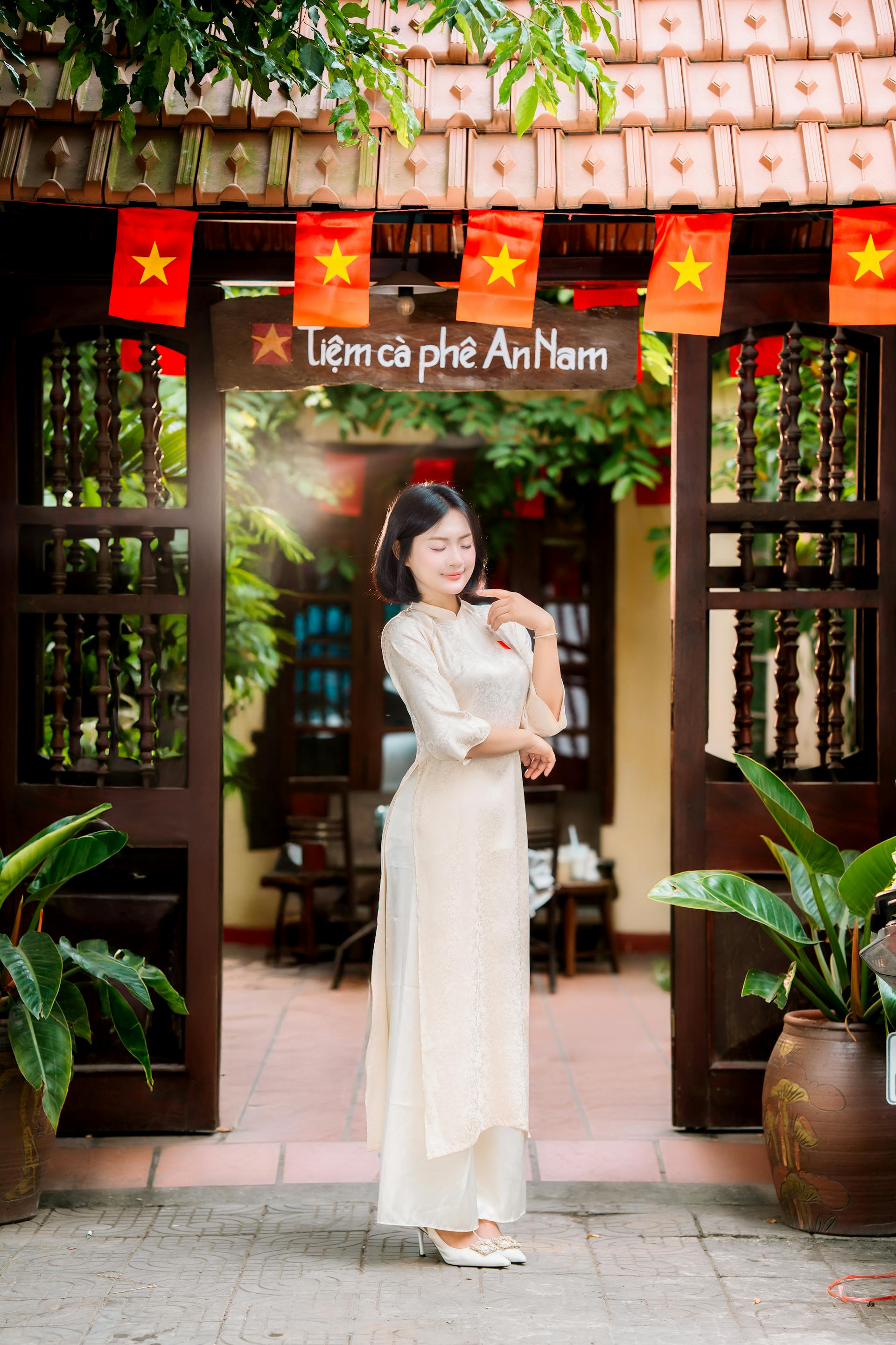 Áo dài, con gái, girl, Thành phố Hồ Chí Minh, cờ đỏ sao vàng, flag, Việt Nam - Trịnh Quân 9