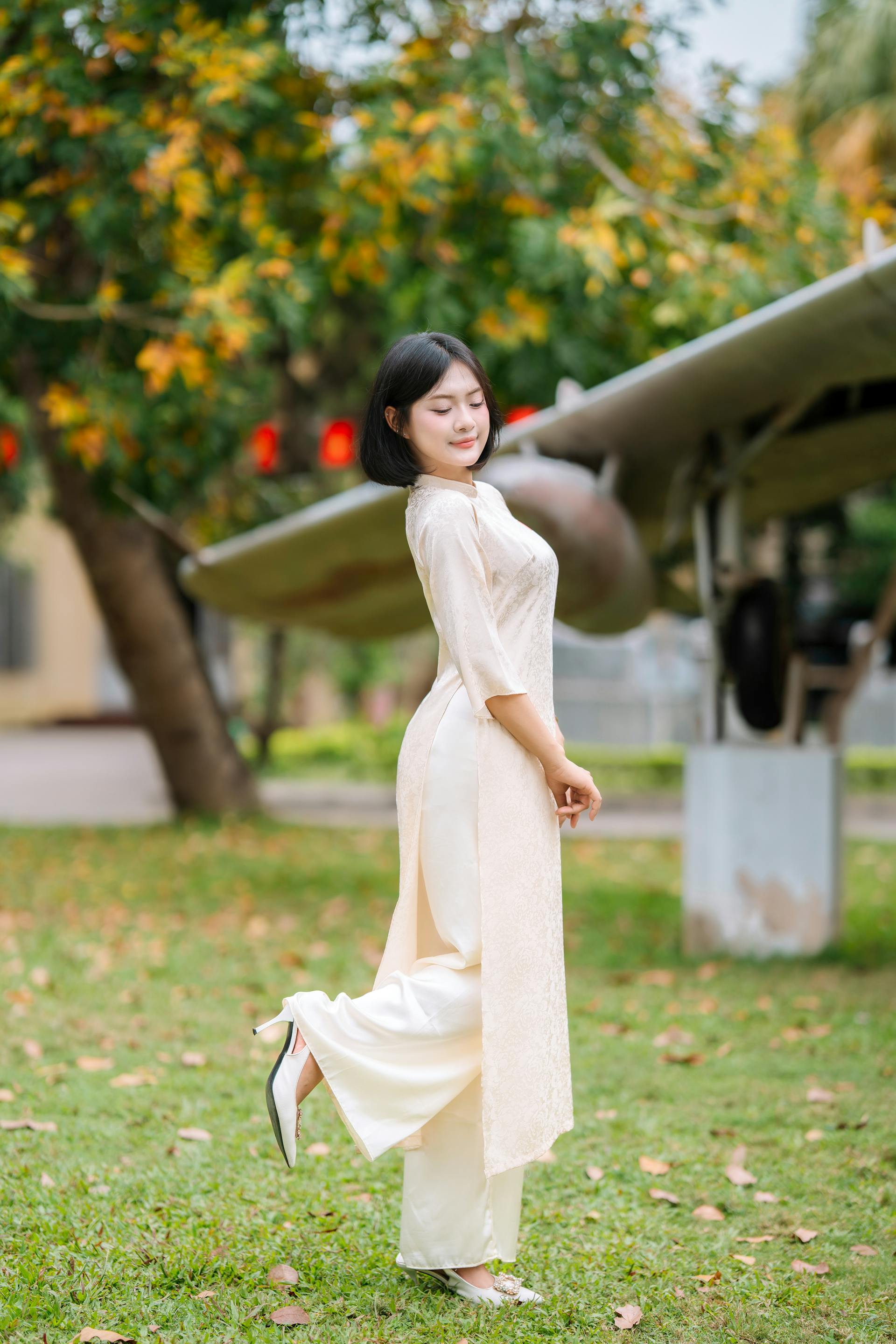 Áo dài, con gái, girl, Thành phố Hồ Chí Minh, cờ đỏ sao vàng, flag, Việt Nam - Trịnh Quân 2