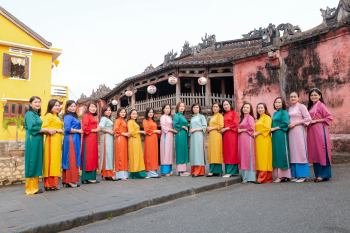 Hội nhóm, áo dài- Võ Văn Tiến 6