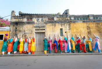 Hội nhóm, áo dài- Võ Văn Tiến 7