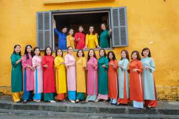 Hội nhóm, áo dài- Võ Văn Tiến 2