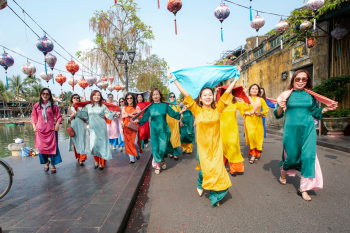 Hội nhóm, áo dài- Võ Văn Tiến 3