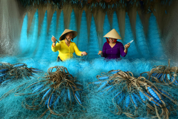 Phụ nữ, làng nghề chài lưới- Võ Văn Tiến 1