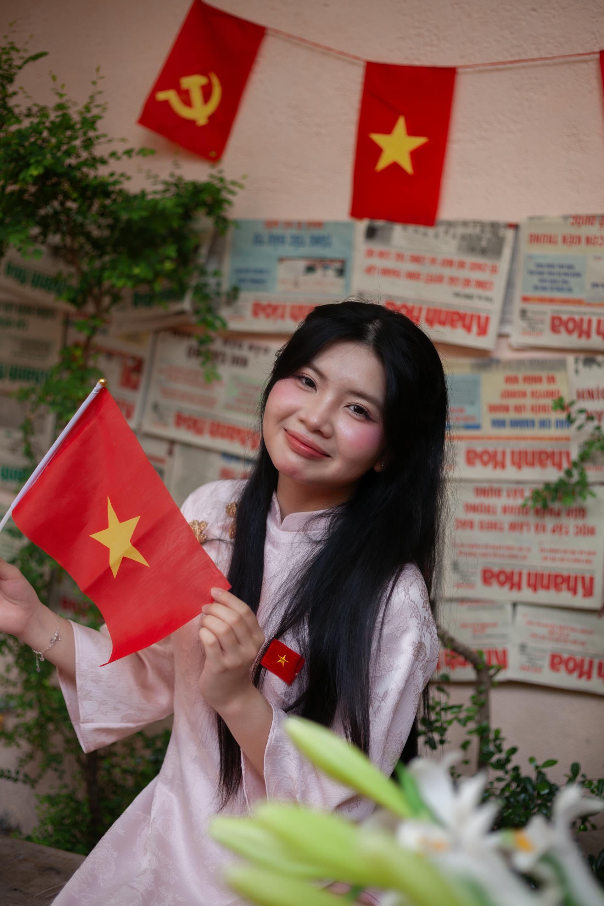 Ái dài, con gái, girl, lá cờ Viêt Nam, nón lá, truyền thống, tết, xuân, spring, Việt Nam, Hà Nội, Phố cổ - Hồng Thắng Lê 7
