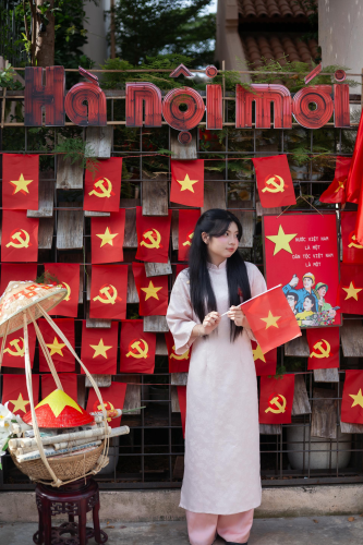 Ái dài, con gái, girl, lá cờ Viêt Nam, nón lá, truyền thống, tết, xuân, spring, Việt Nam, Hà Nội, Phố cổ - Hồng Thắng Lê 11