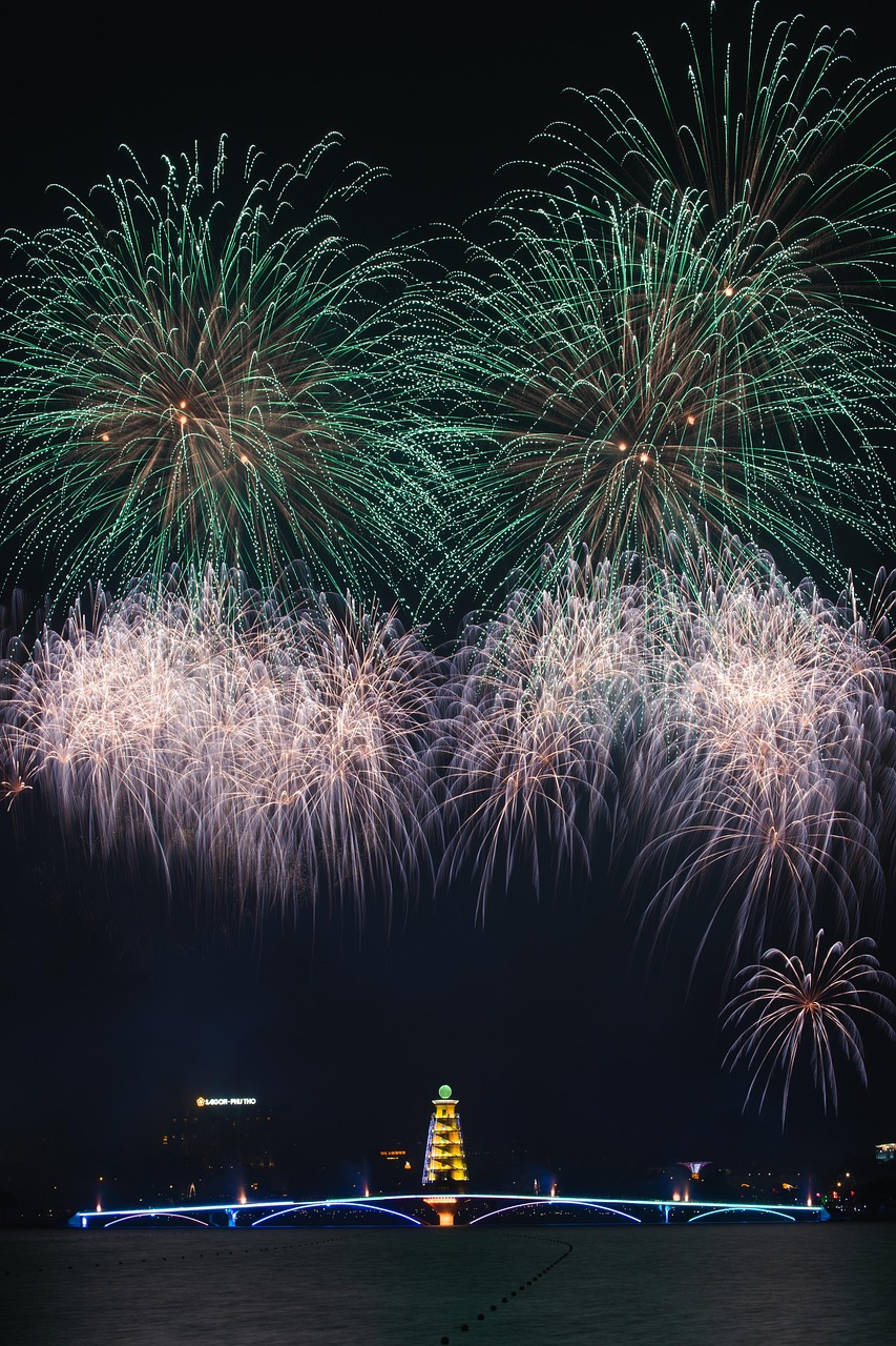 Pháo hoa, phát sáng, chúc mừng năm mới, không khí năm mới, fireworks, bright, Happy New Year, New Year atmosphere - VietFotos 3