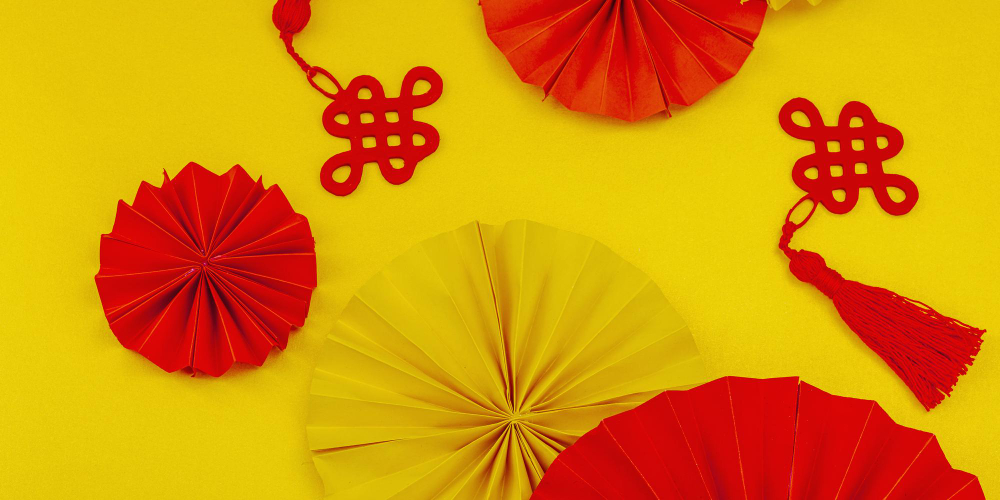 Quạt giấy và nút thắt cát tường, tết, trang trí, truyền thống, màu đỏ, màu vàng, lễ hội, thủ công, may mắn, văn hóa á đông, paper fans and chinese knots, lunar new year, decoration, festival - user17804885 4