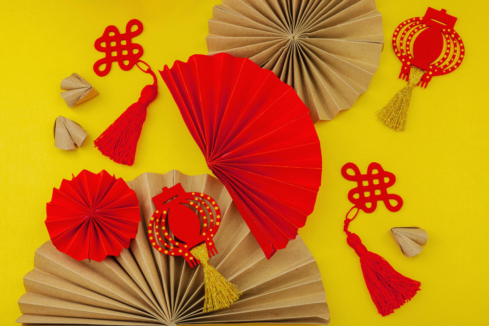 Quạt giấy và nút thắt cát tường, tết, trang trí, truyền thống, màu đỏ, màu vàng, lễ hội, thủ công, may mắn, văn hóa á đông, paper fans and chinese knots, lunar new year, decoration, festival - user17804885 5