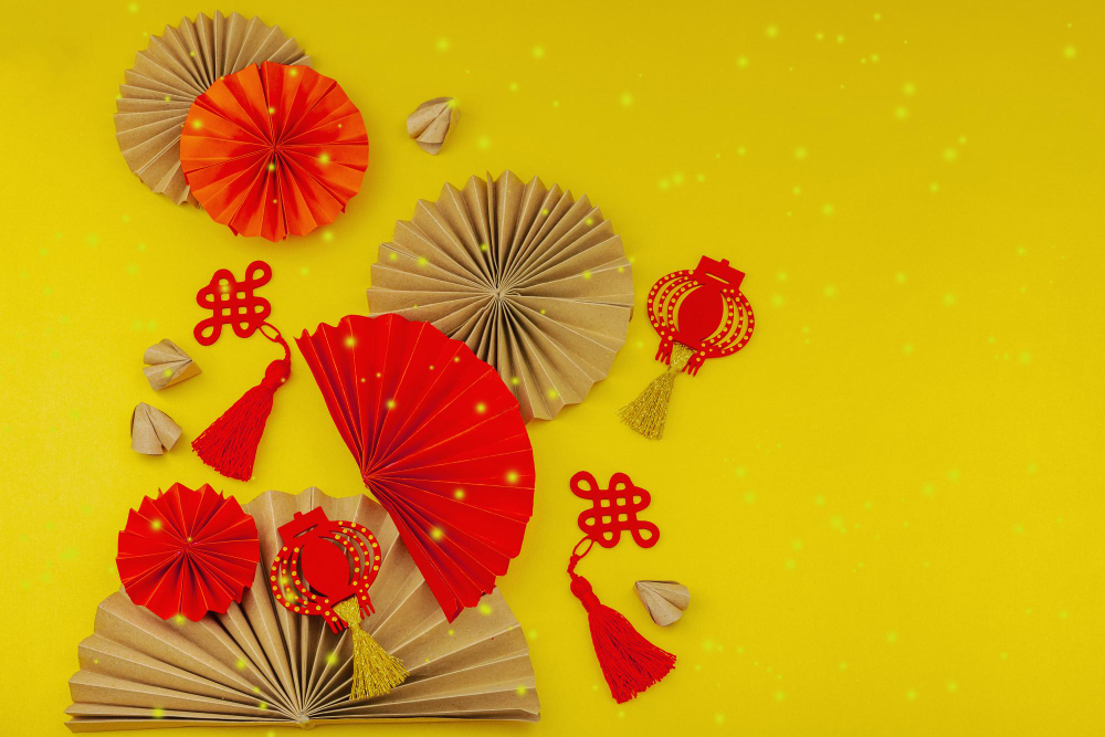 Quạt giấy và nút thắt cát tường, tết, trang trí, truyền thống, màu đỏ, màu vàng, lễ hội, thủ công, may mắn, văn hóa á đông, paper fans and chinese knots, lunar new year, decoration, festival - user17804885 8