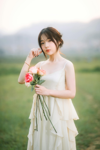 Con gái, cầm hoa - Chuot Anhls 4