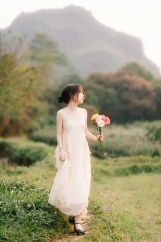 Con gái, cầm hoa - Chuot Anhls 7