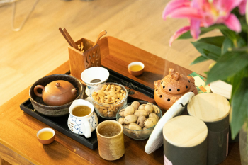Bánh mứt, trà-HONG SON