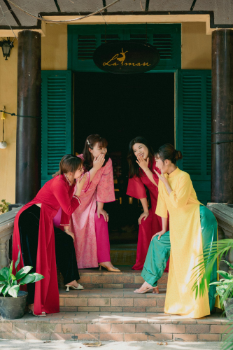 Áo dài, hội nhóm, Tết - Lâm Trần Quang 1