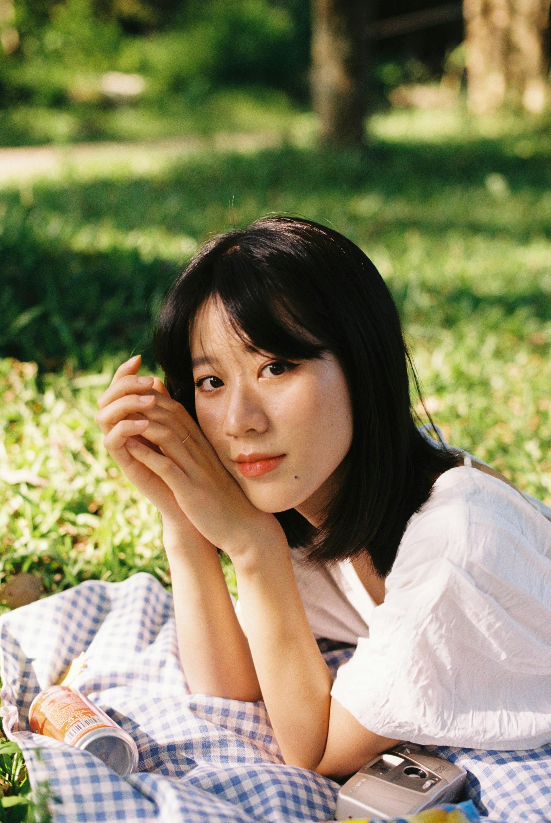 Cô gái, picnic - Lap Dinh Quoc 6