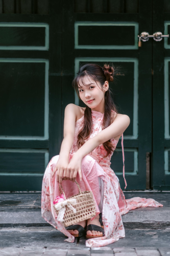 Con gái, hoa sen - Toàn Văn