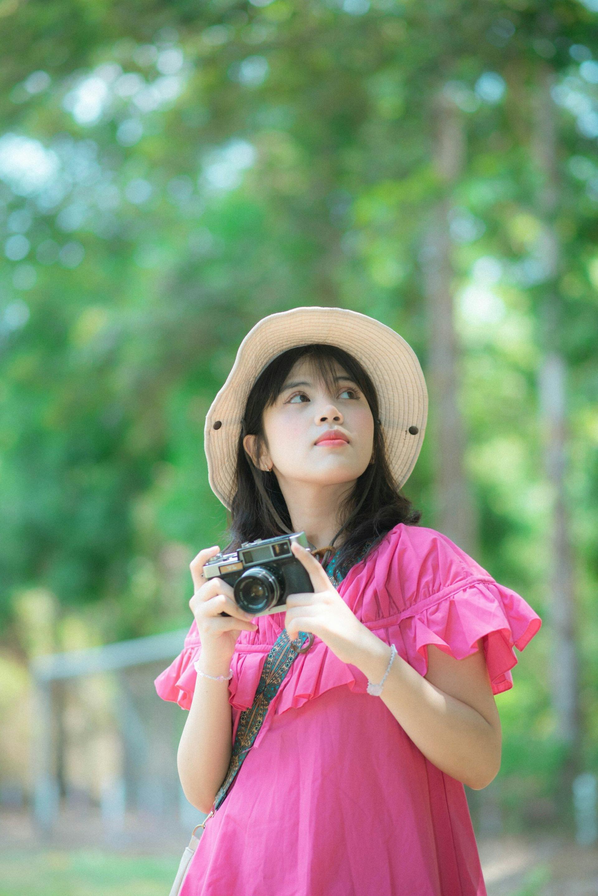 Con gái, chụp ảnh - Bảo Huỳnh