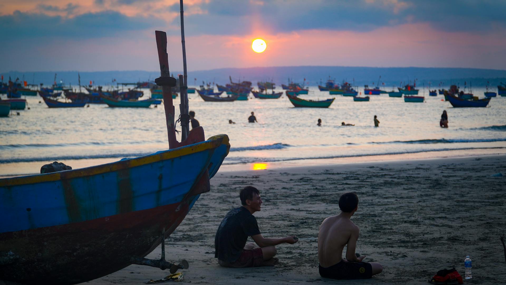 Biển, làng chài, bình minh - Khang Ocean