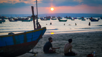 Biển, làng chài, bình minh - Khang Ocean