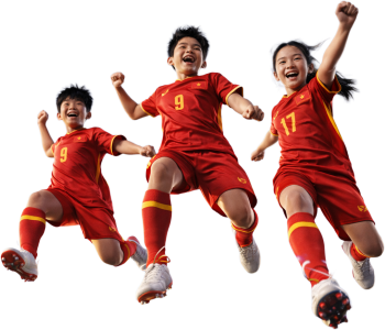 Cậu bé, cô bé, đá bóng 2