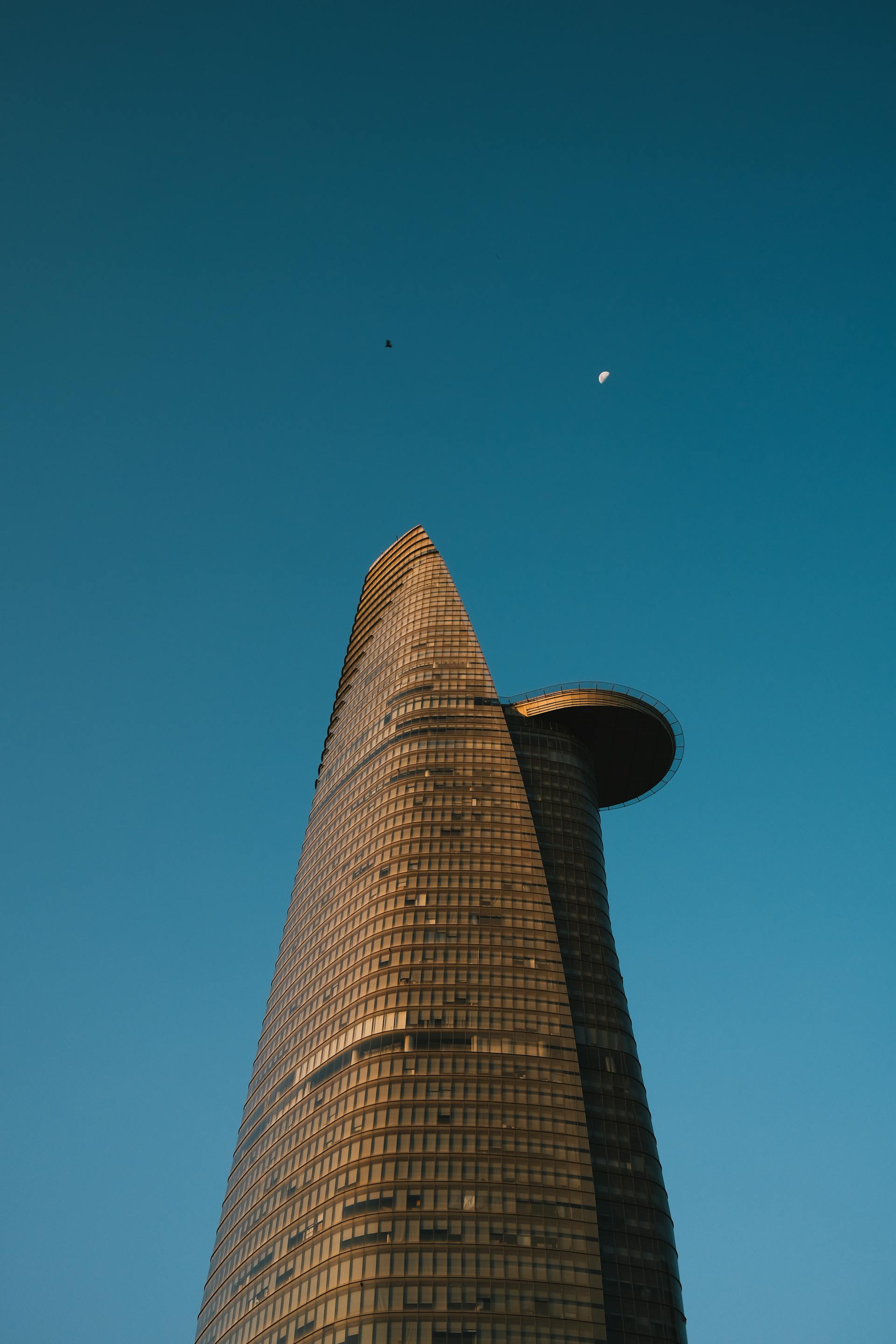 Bitexco, Việt Nam - Khoa Vo
