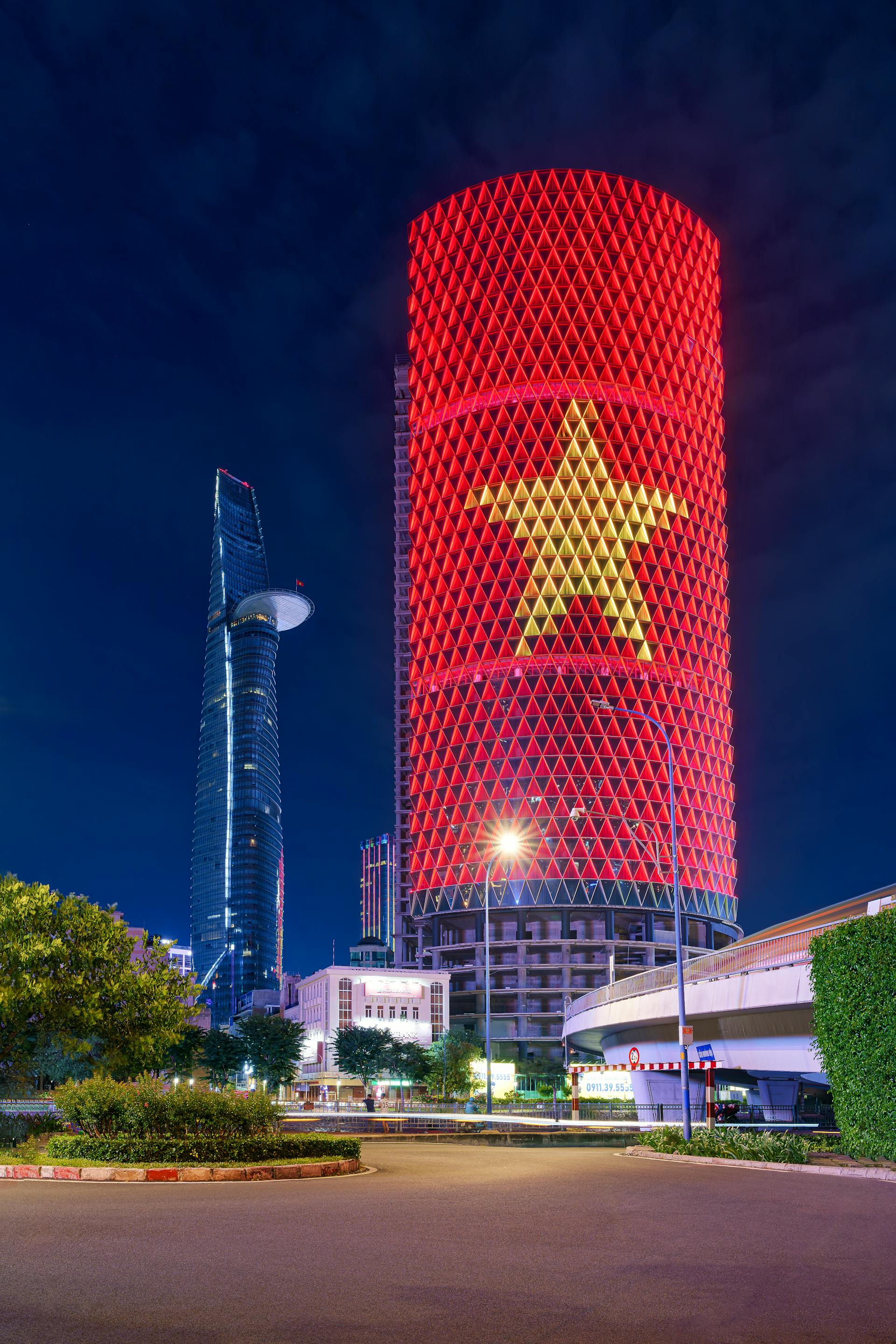 Tòa nhà, thành phố - Ninh Tien Dat 2