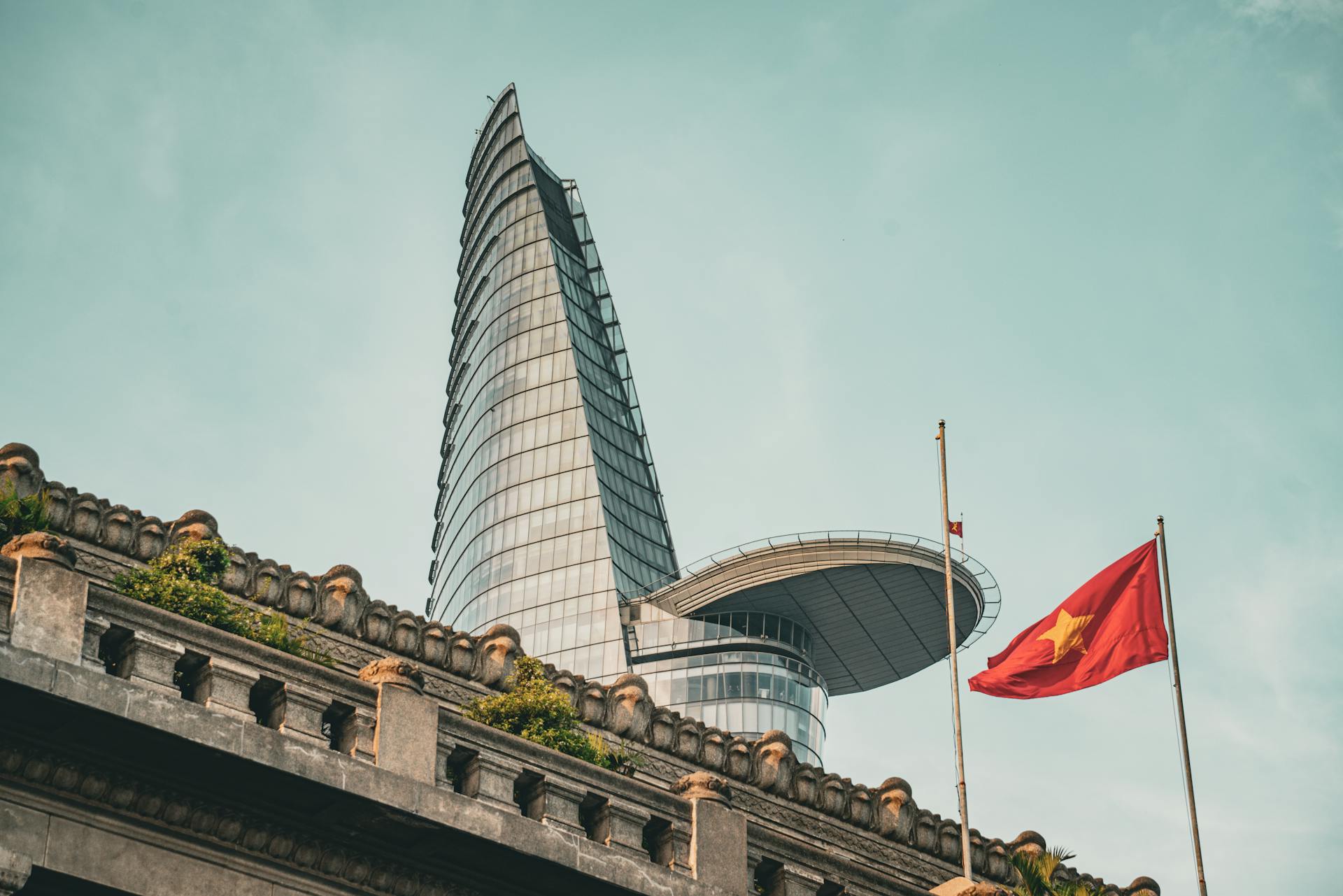 Bitexco, Việt Nam - Son Tuyen Dinh