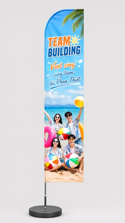 background biển, màu sắc tươi sáng mùa hè, có 1 nhóm tầm 5 người mặc áo nhóm đang cầm phao và bóng nhìu màu sắc, phong cách hiện đại