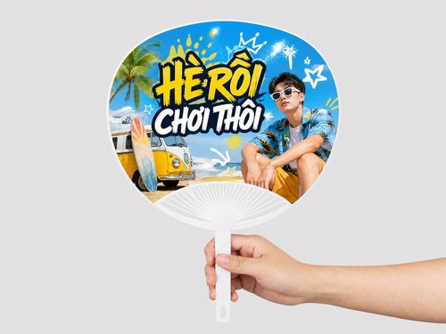 background mùa hè, slogan "HÈ RỒI CHƠI THÔI", có biển, cây dừa,...