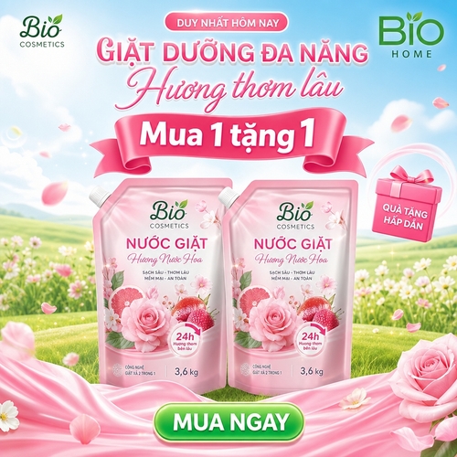 Tạo poster quảng cáo sản phẩm nước giặt túi phong cách tươi sáng, nữ tính, sạch sẽ và hiện đại, bố cục vuông 1:1. Tông màu chủ đạo hồng pastel, trắng, xanh lá nhẹ và xanh da trời nhạt. Nền là cánh đồng cỏ xanh mềm, bầu trời sáng nhẹ, không khí trong trẻo, cảm giác thơm mát và dịu nhẹ.

Ở trung tâm là 2 túi nước giặt dạng refill đặt cạnh nhau, bao bì màu hồng pastel phối trắng, thiết kế mềm mại, bóng nhẹ, cảm giác cao cấp. Trên bao bì có hình hoa và trái cây màu hồng nhạt, tạo cảm giác hương thơm dịu dàng, lưu hương bền lâu. Phần chân poster có dải lụa/sóng nước màu hồng uốn cong mềm mại chạy ngang, kết hợp các cánh hoa nhỏ, bông hoa hồng nhạt, và vài chi tiết trang trí bay nhẹ quanh sản phẩm.

Phía trên là logo thương hiệu ở hai góc trái phải. Trung tâm phía trên có khung thông tin khuyến mãi nhỏ, bên dưới là headline lớn phong cách mềm mại, nữ tính: nhấn mạnh tính năng giặt dưỡng đa năng và hương thơm lâu. Ngay dưới headline có ribbon hồng nổi bật ghi ưu đãi “Mua 1 tặng 1”. Bên phải sản phẩm có thêm icon quà tặng nhỏ màu hồng để tăng cảm giác sale. Dưới cùng, đặt nút CTA màu xanh lá dạng bo tròn với chữ “MUA NGAY”.

Tổng thể ảnh phải sạch, thơm, nhẹ nhàng, bắt mắt, đúng chất poster khuyến mãi cho sản phẩm chăm sóc quần áo, ánh sáng mềm, sản phẩm rõ nét, background hơi mờ nhẹ để làm nổi bật sản phẩm, thiết kế chuyên nghiệp cho social post.