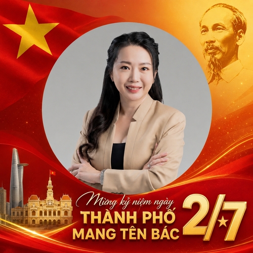 có cờ đỏ sao vàng với Bác Hồ